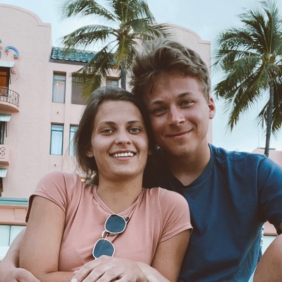 Meet your Posher, Olivia - Picture 1 of 1